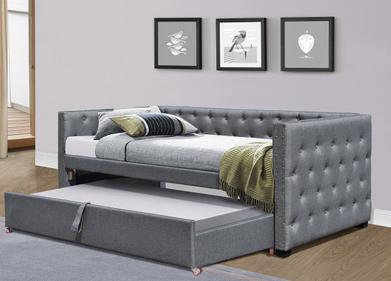 Το φυσικό μέγεθος επικαλυμμένο βελούδο Daybed βγάζει Trundle γκρίζο βελούδο του Τσέστερφιλντ κρεβατιών το ενιαίο