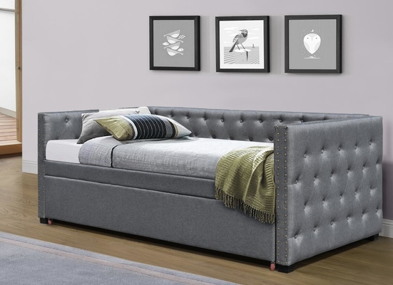 Το φυσικό μέγεθος επικαλυμμένο βελούδο Daybed βγάζει Trundle γκρίζο βελούδο του Τσέστερφιλντ κρεβατιών το ενιαίο
